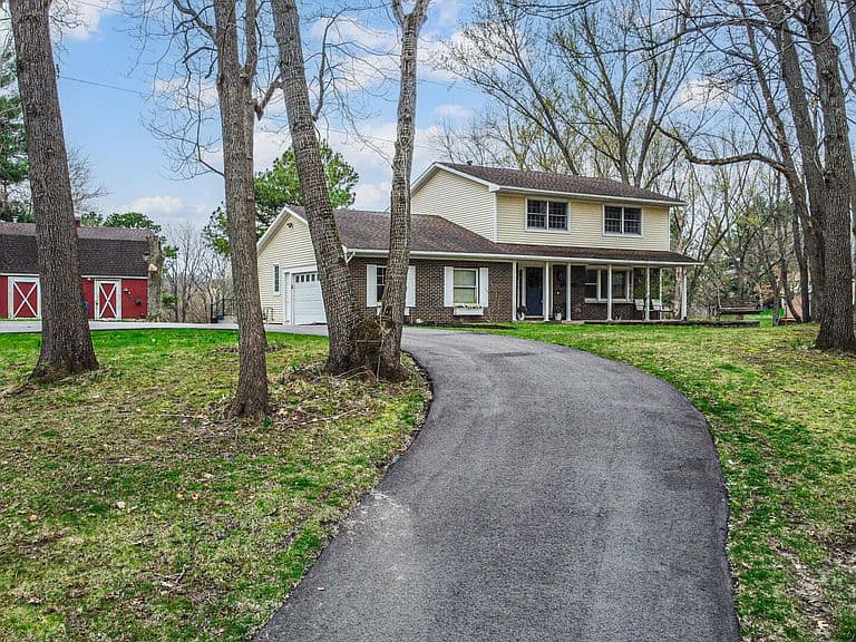 Listing photo 2