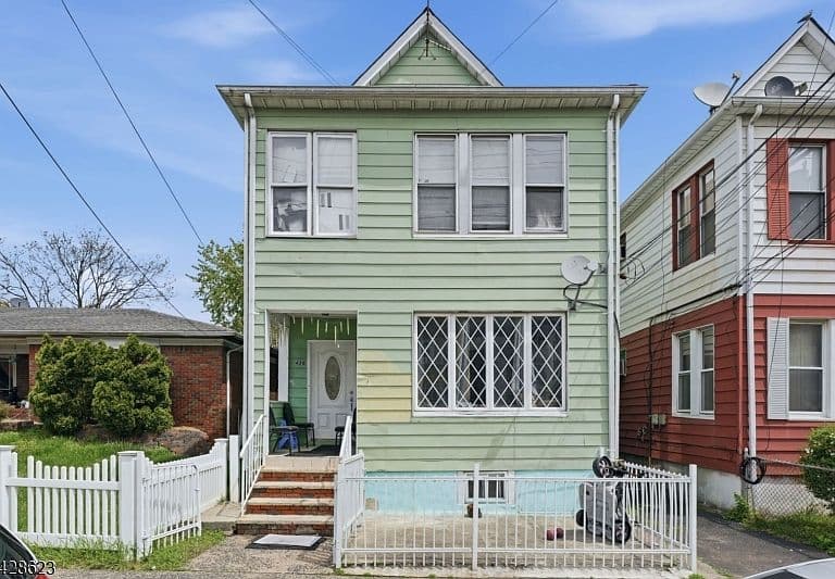 Listing photo 3