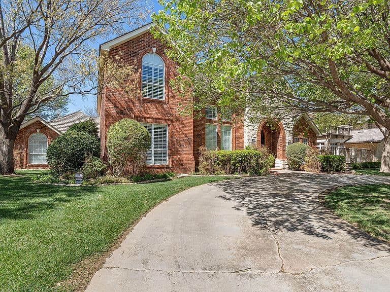 Listing photo 2