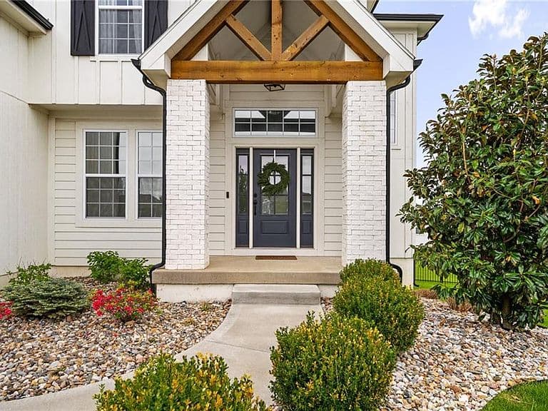 Listing photo 2