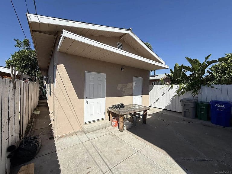 Listing photo 3