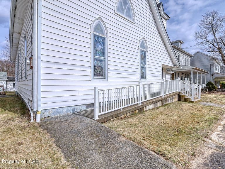 Listing photo 4