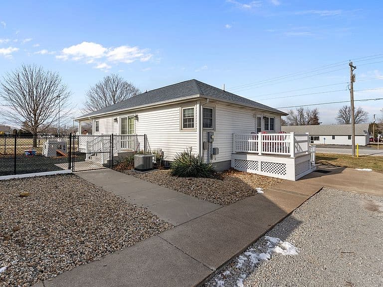 Listing photo 4