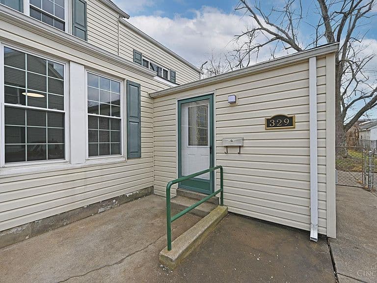 Listing photo 5