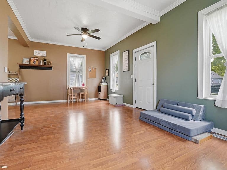 Listing photo 4