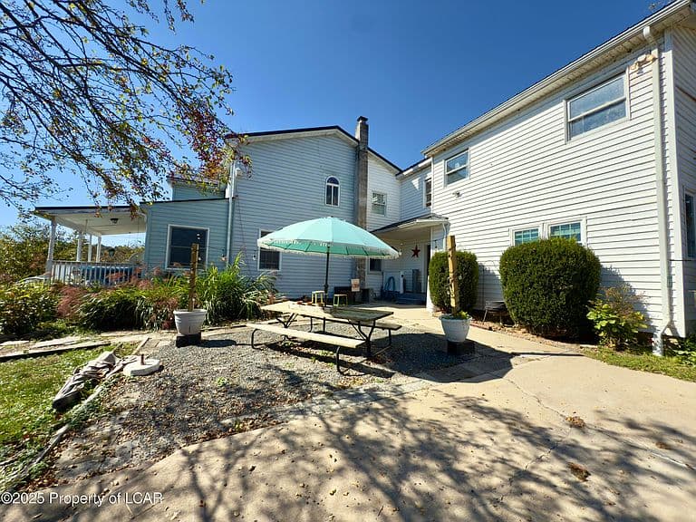 Listing photo 4