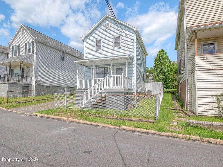 Listing photo 3
