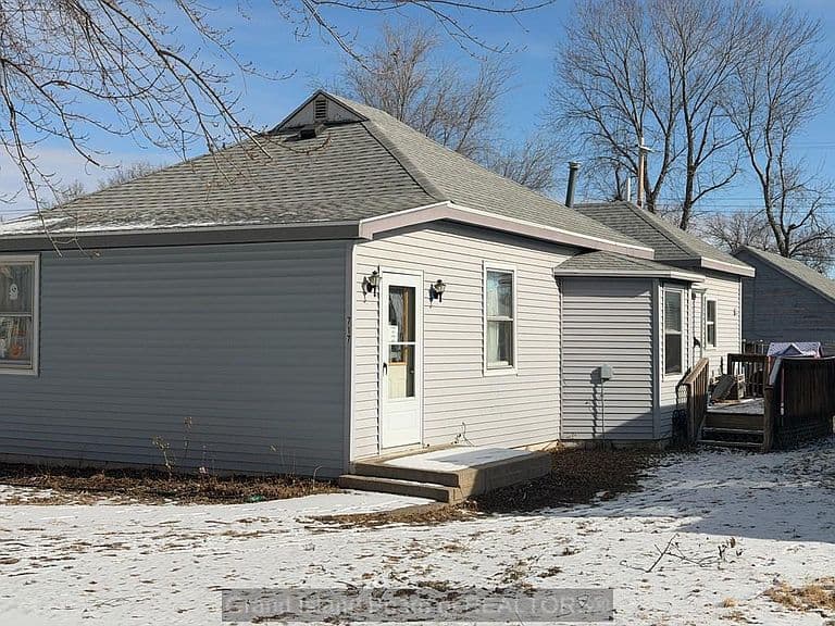 Listing photo 2