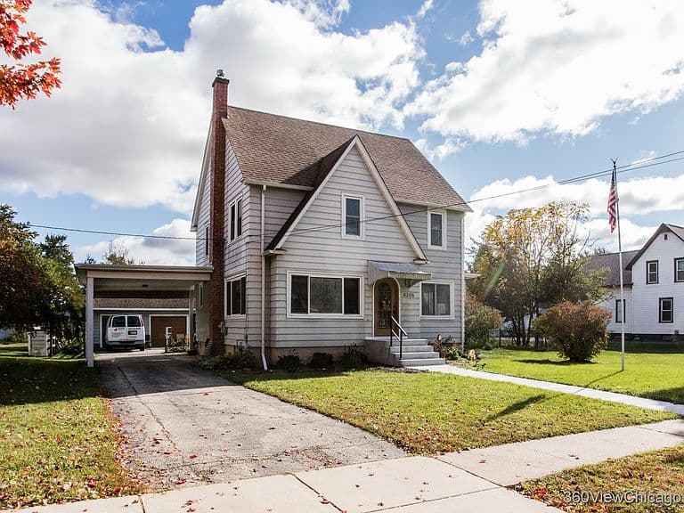 Listing photo 2