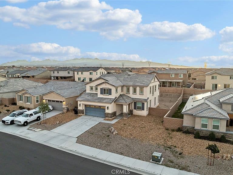 Listing photo 4