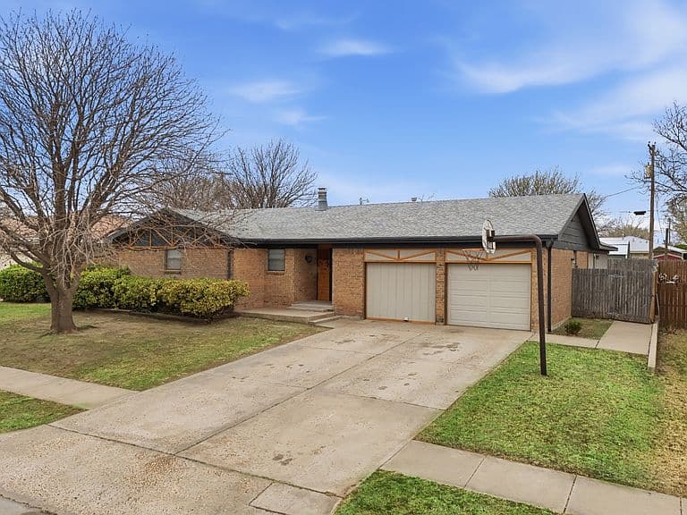 Listing photo 3