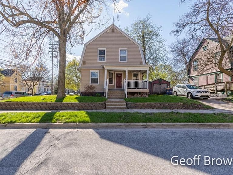 Listing photo 2