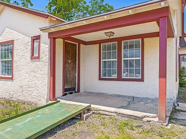 Listing photo 3
