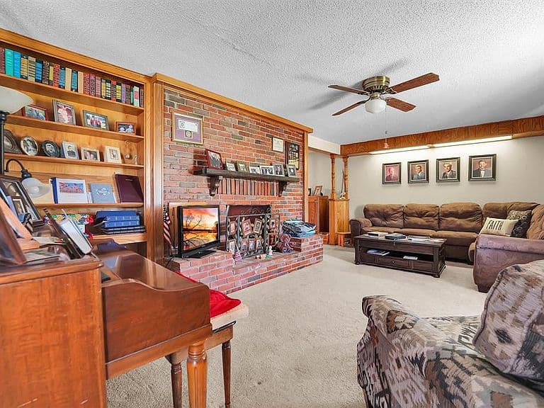 Listing photo 5