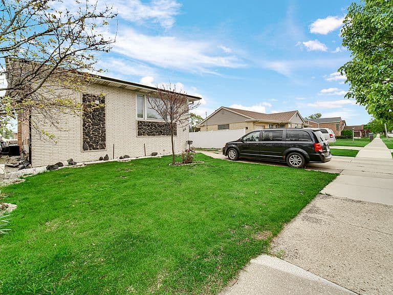Listing photo 4