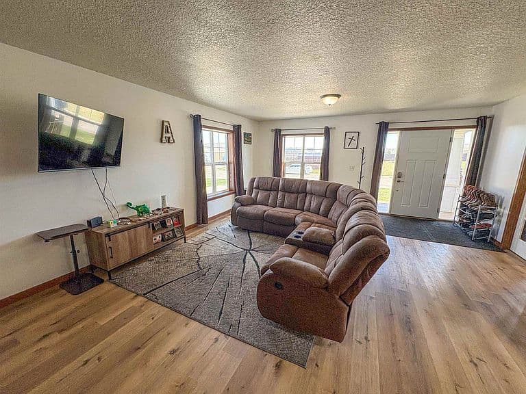 Listing photo 4