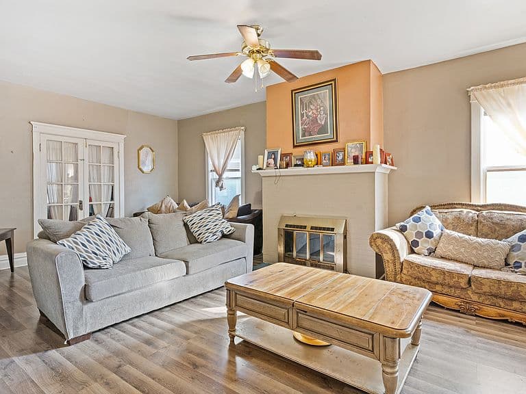Listing photo 4
