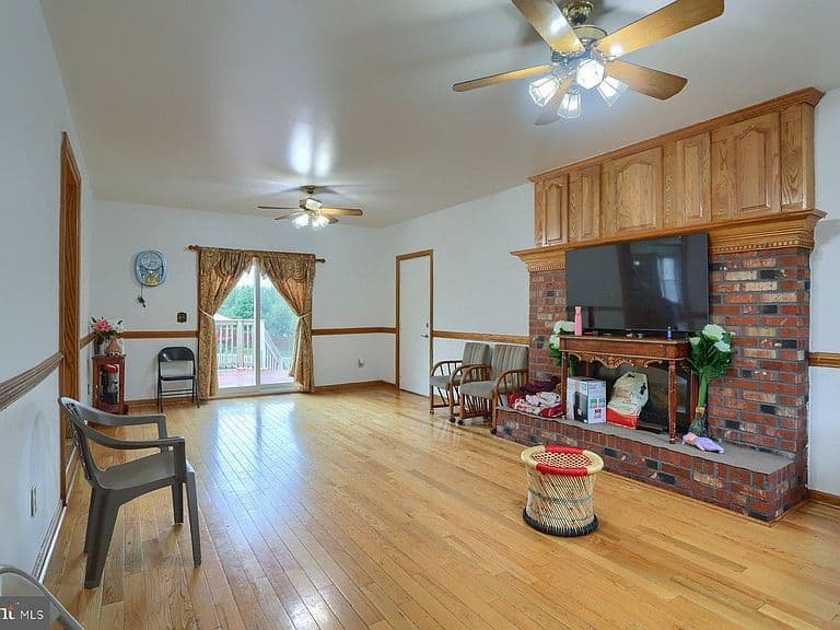 Listing photo 5