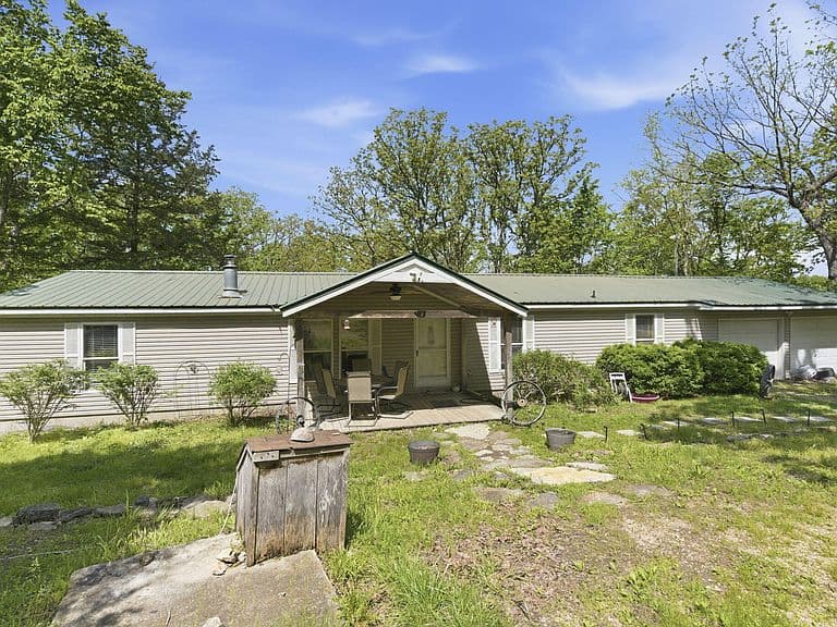 Listing photo 2