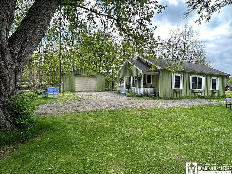 Listing photo 2