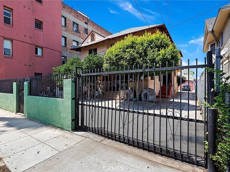 Listing photo 3