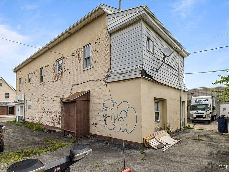 Listing photo 3