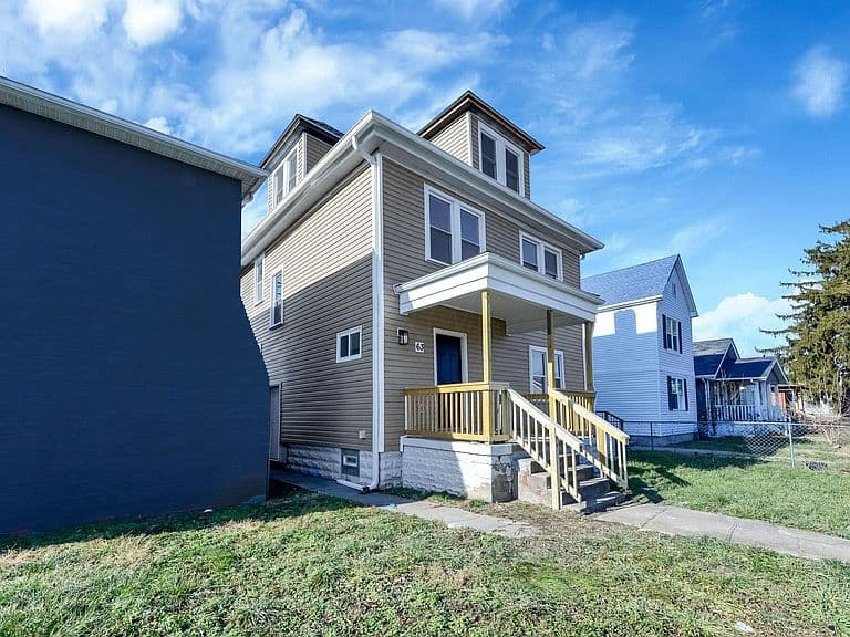 Listing photo 3