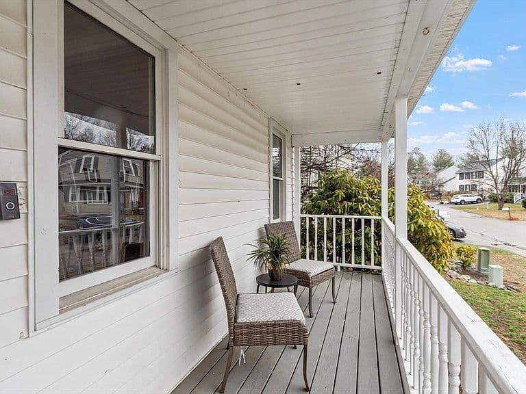 Listing photo 3