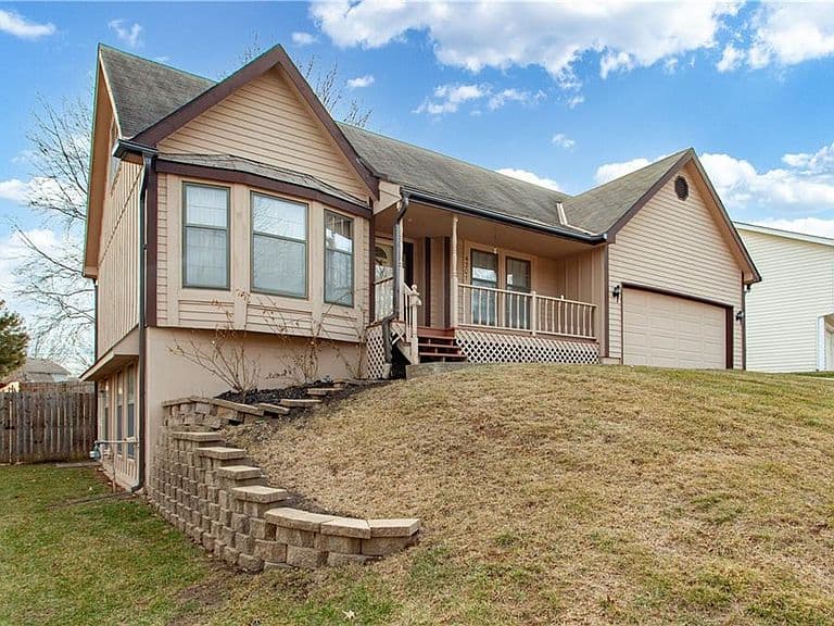 Listing photo 3