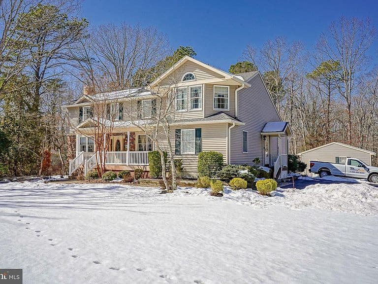Listing photo 2