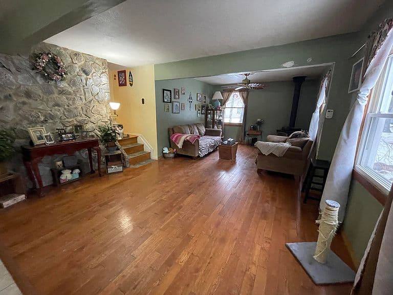 Listing photo 2