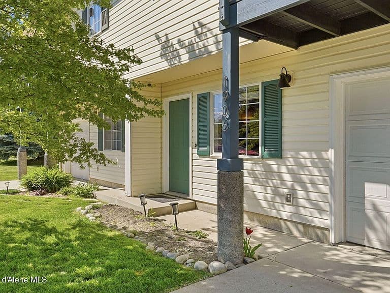Listing photo 3