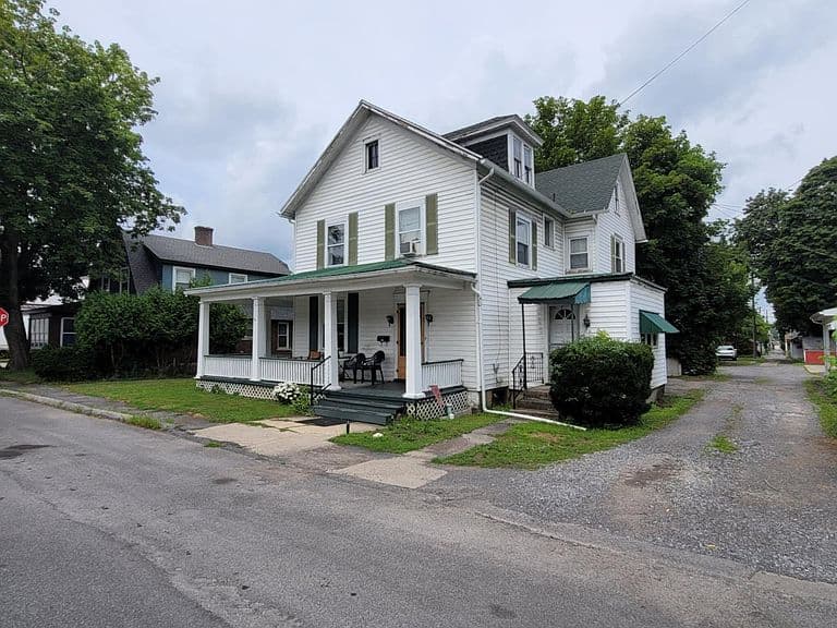 Listing photo 3