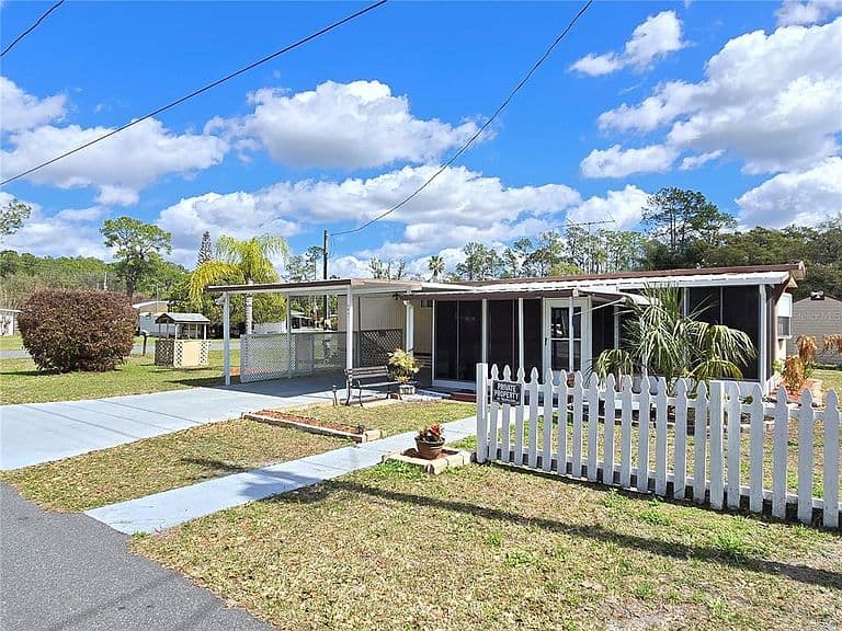 Listing photo 5