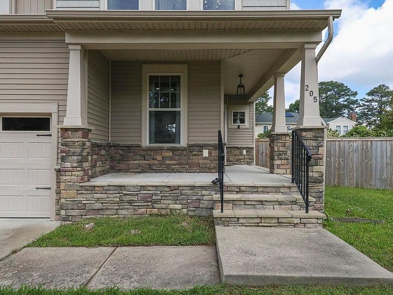 Listing photo 2