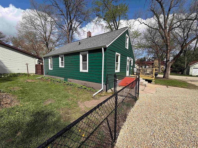 Listing photo 2