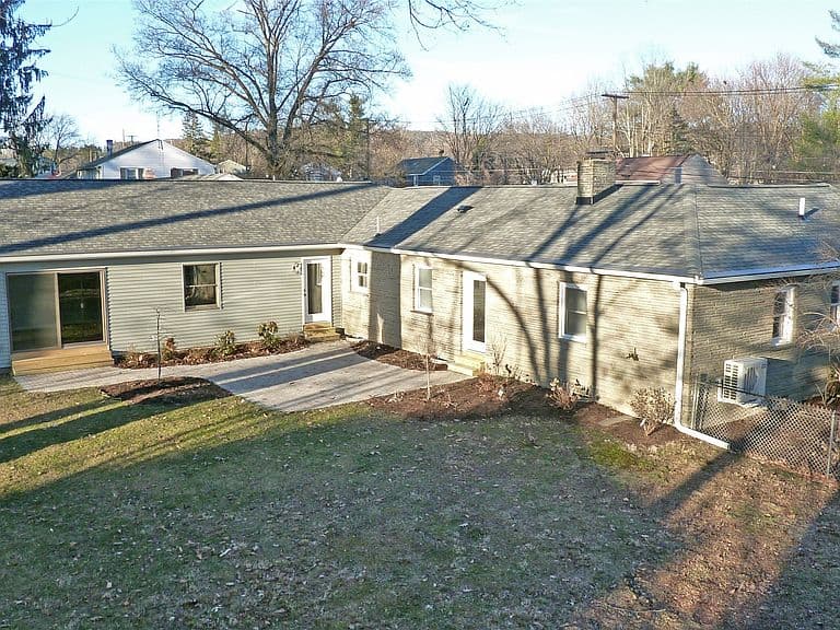 Listing photo 5