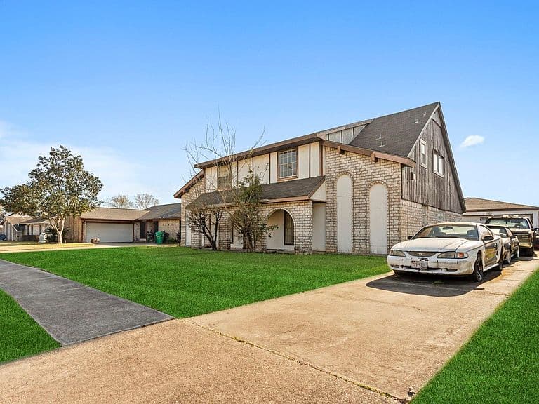 Listing photo 2