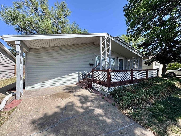 Listing photo 2