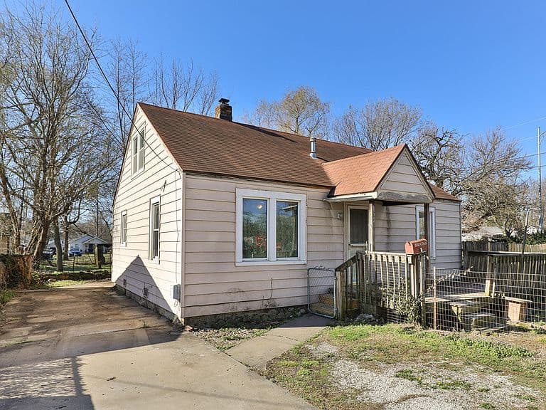 Listing photo 2