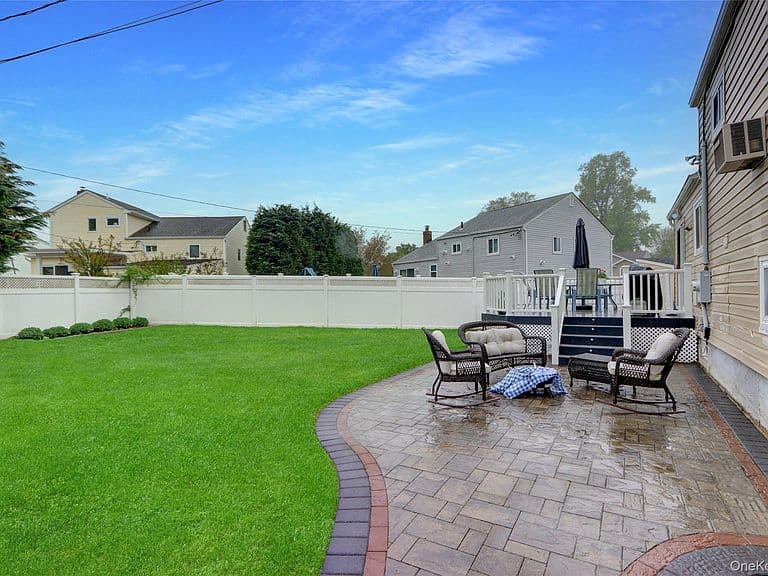 Listing photo 3