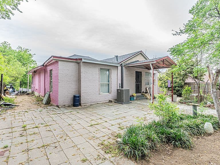 Listing photo 5