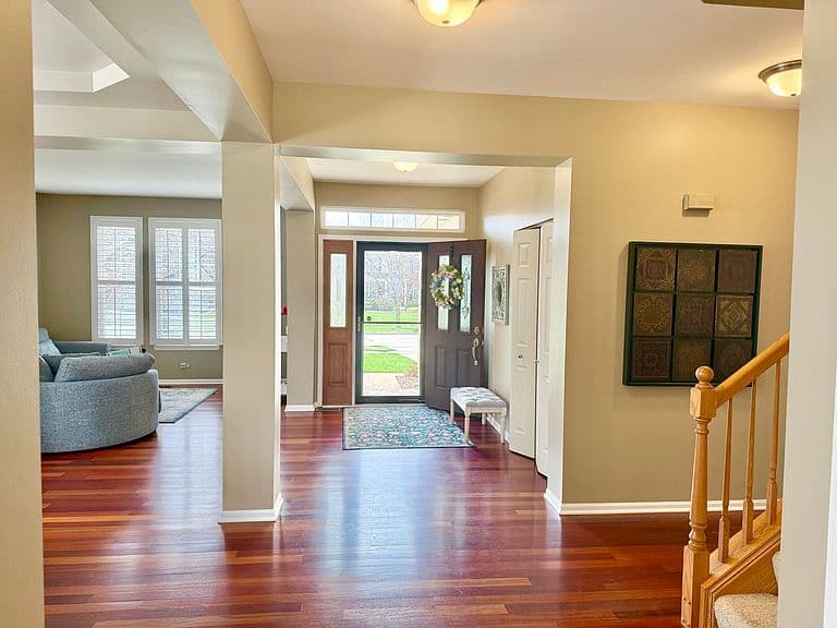 Listing photo 2