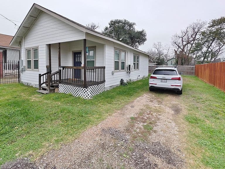 Listing photo 4
