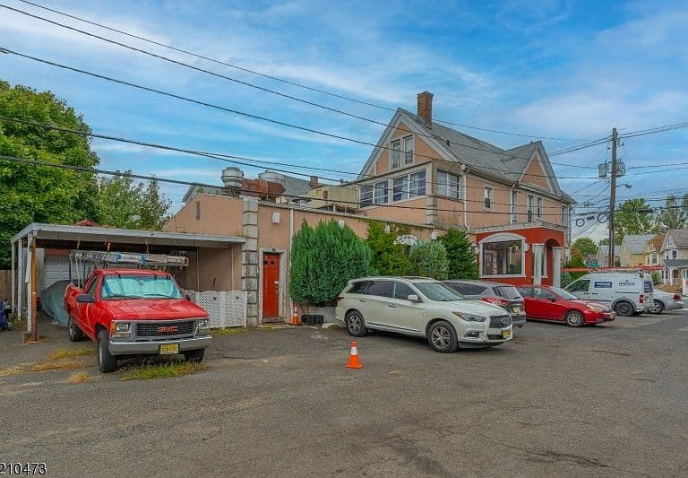 Listing photo 4