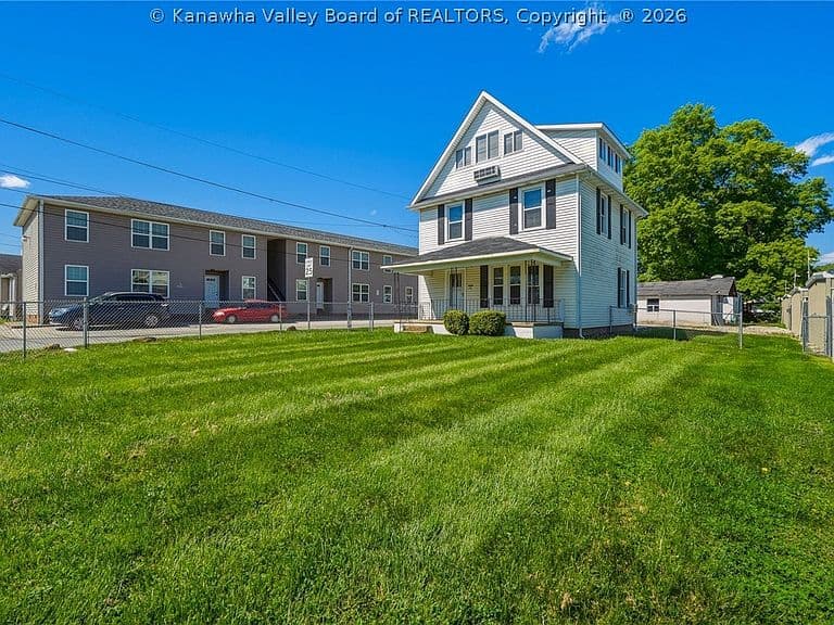 Listing photo 3