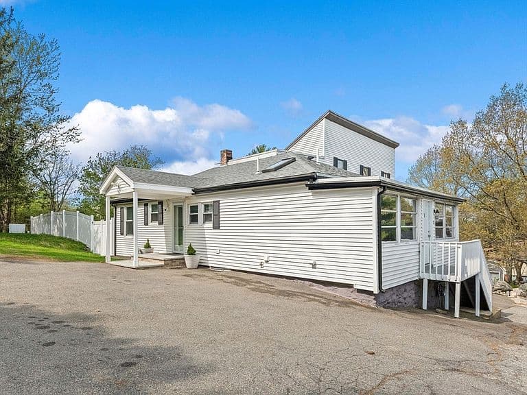 Listing photo 2