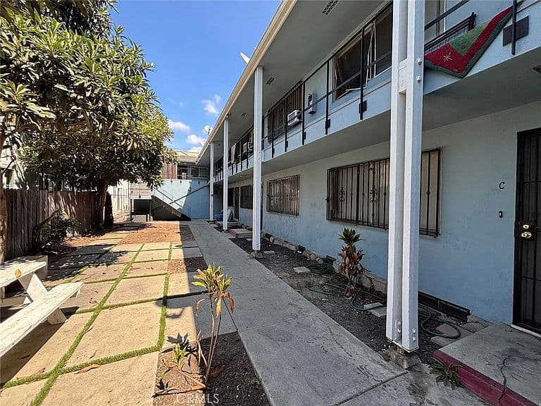 Listing photo 5