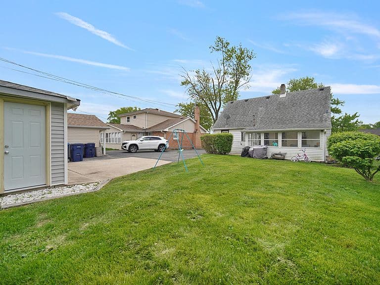 Listing photo 5