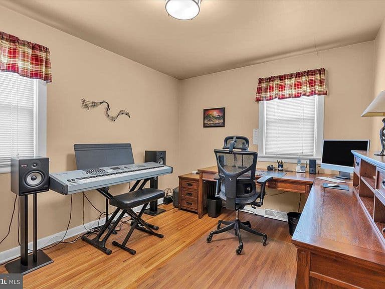 Listing photo 4